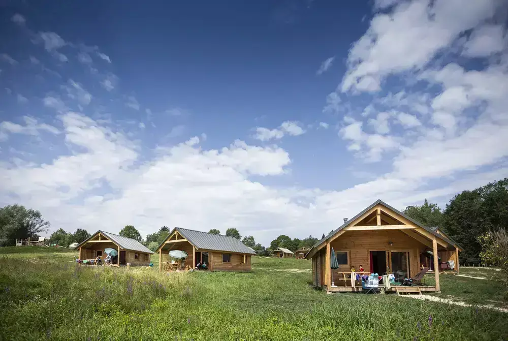 Glamping Camping Lac d'Aiguebelette - Huttopia