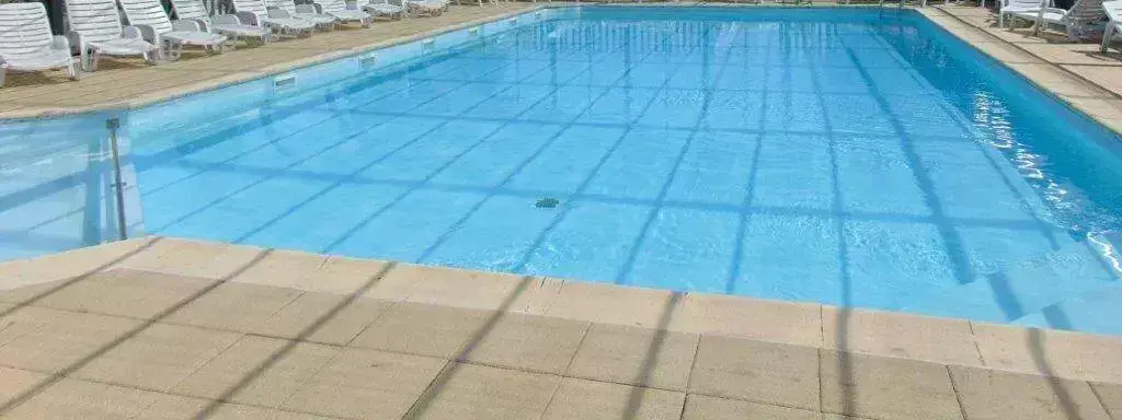 Piscina interna Camping Le Beauchene
