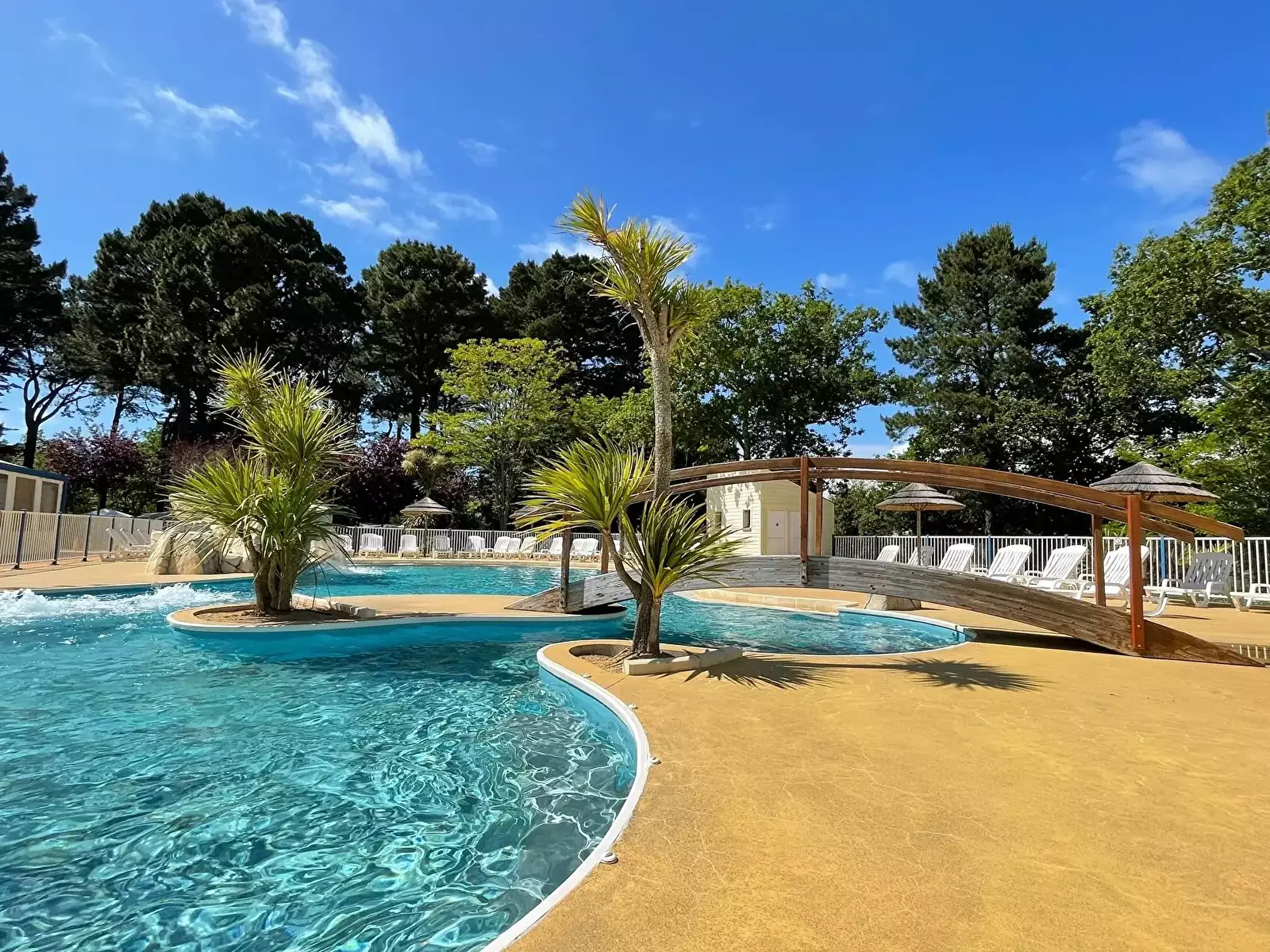 Zwembad Camping Le Chateau Du Petit Bois