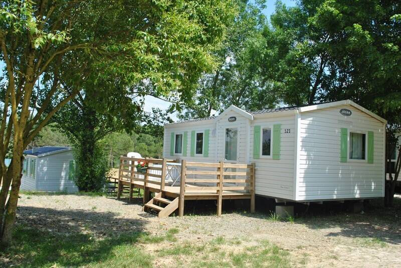 Camping Le Lac De Thoux In Thoux Frankrijk 2023 Alle Campings Op JetCamp Com