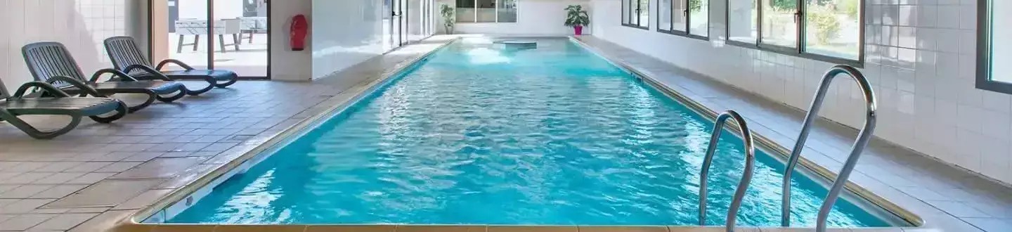 Piscina interna Camping Le Lac d'Orient