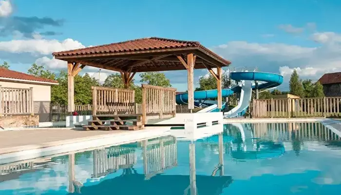Camping Le Port De Lacombe