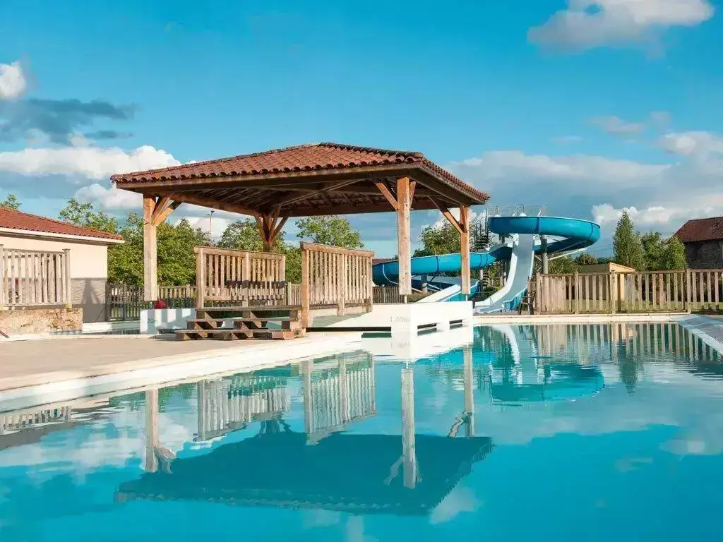 Zwembad Camping Le Port De Lacombe