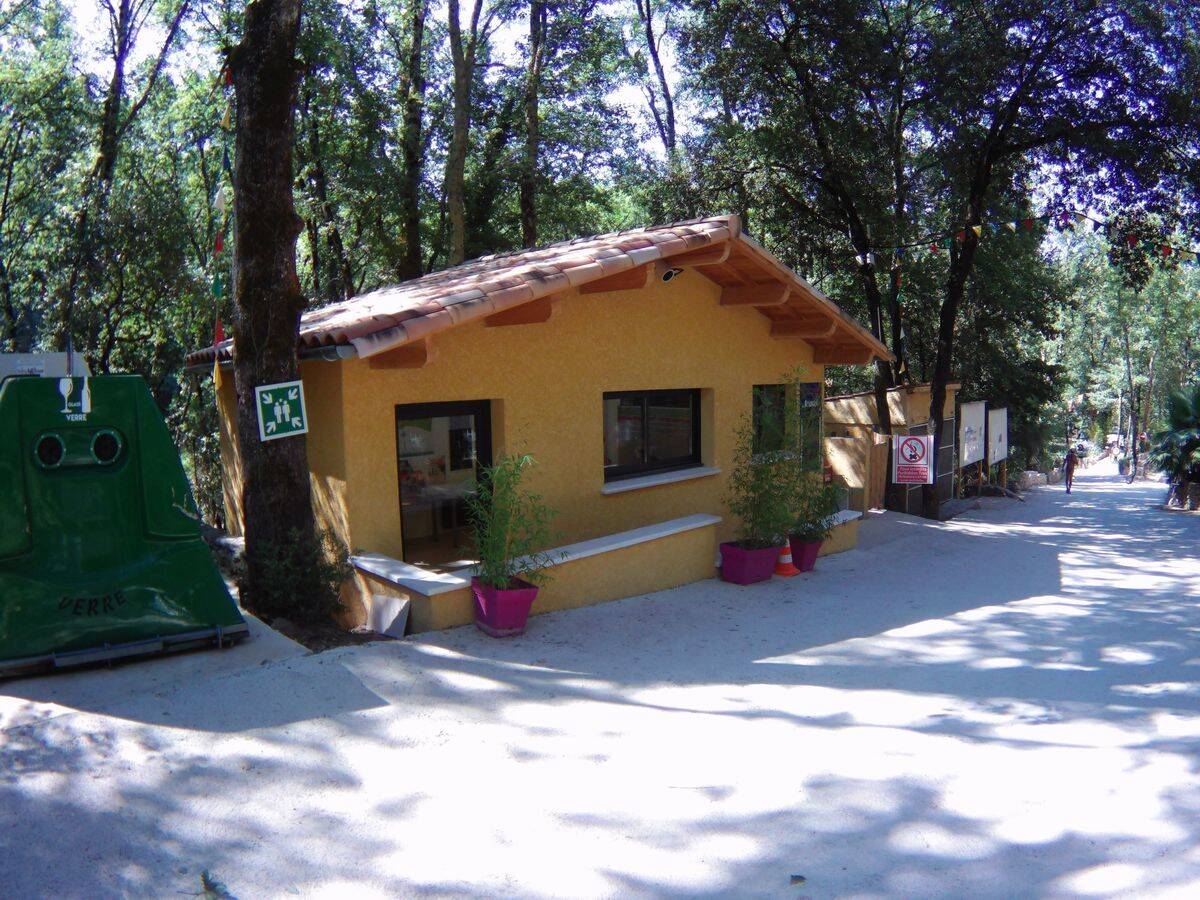 Camping Le Ran Du Chabrier in SaintPrivatdeChampclos, France