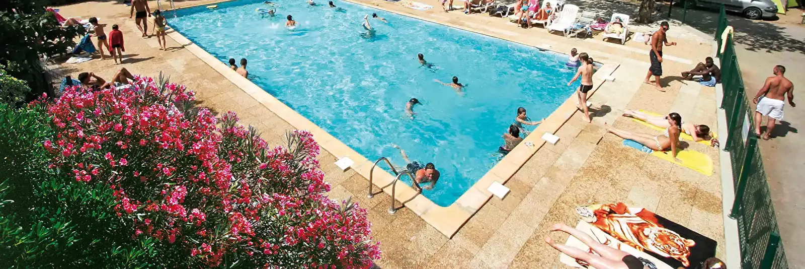 Zwembad Camping Le Rebau