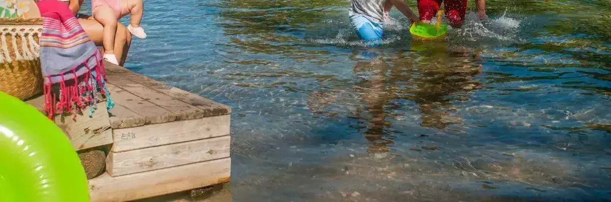 Nuotare nel fiume Camping Le Saint Michelet