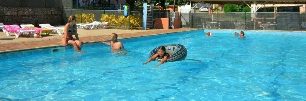 Piscina Camping le Val de l'Arre - Flower