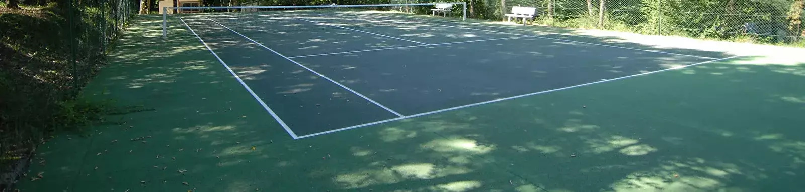 Campo da tennis Camping Le Vézère Périgord