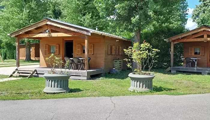 Camping Les Adoubes - Onlycamp.