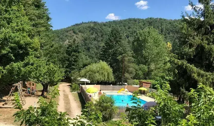 Piscina Camping Les Berges Du Doux