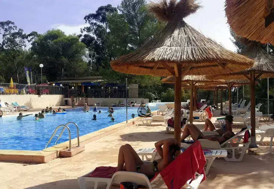 Zwembad Camping Les Bois de Mont Redon