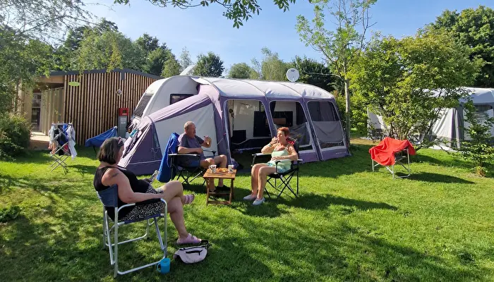 Camping Les Chalands Fleuris - Oléla.