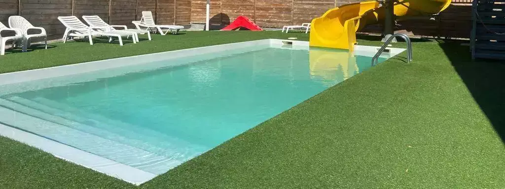 Piscina Camping Les Chalets du Lac Belcaire