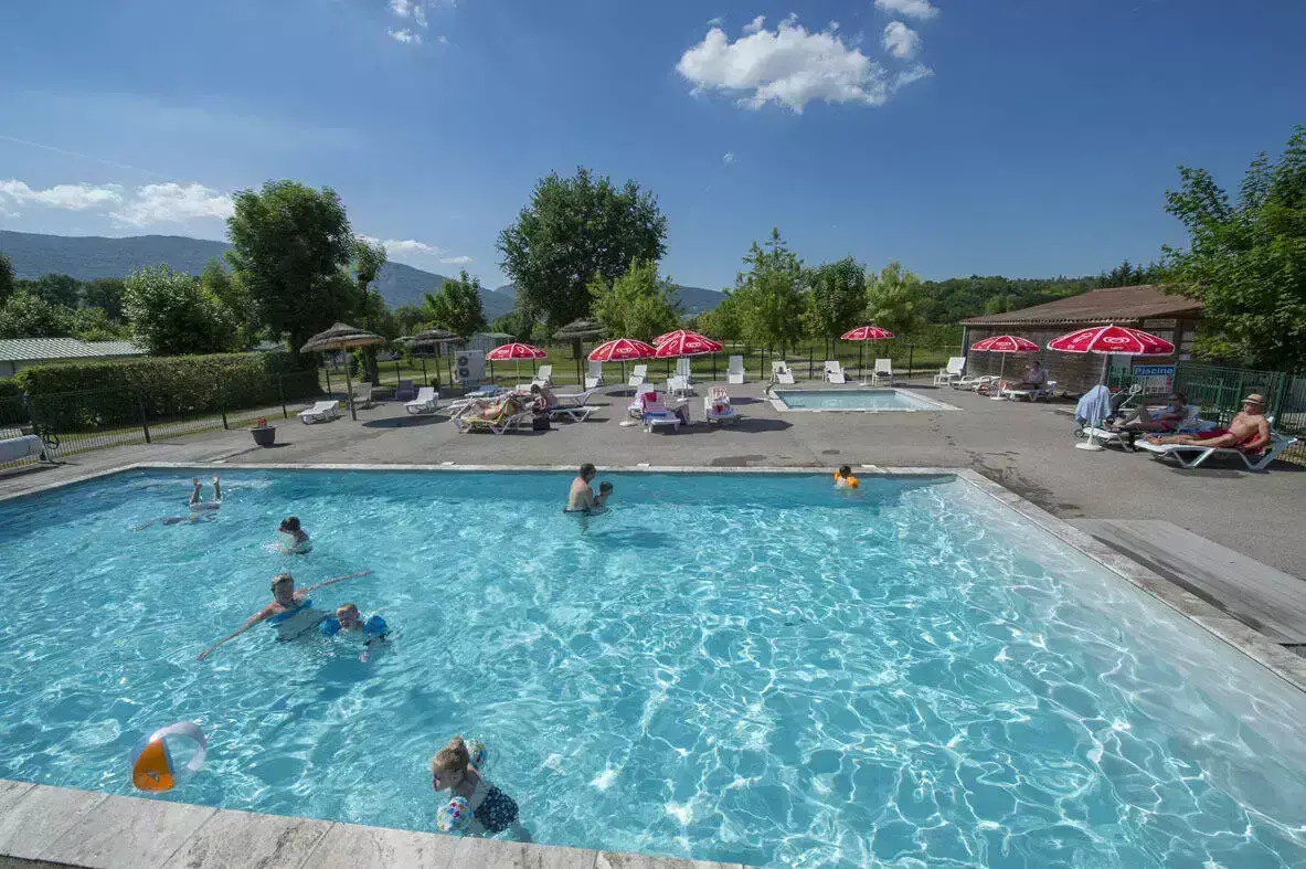 Piscina Camping Les Charmilles