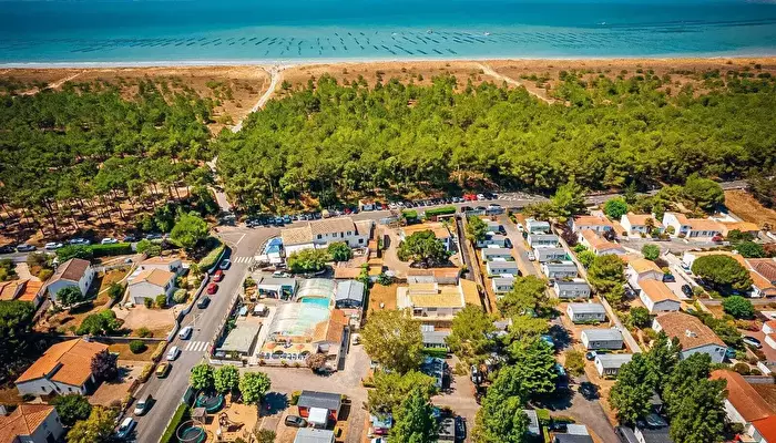 Camping Les Flots Bleus - Aloa Vacances.