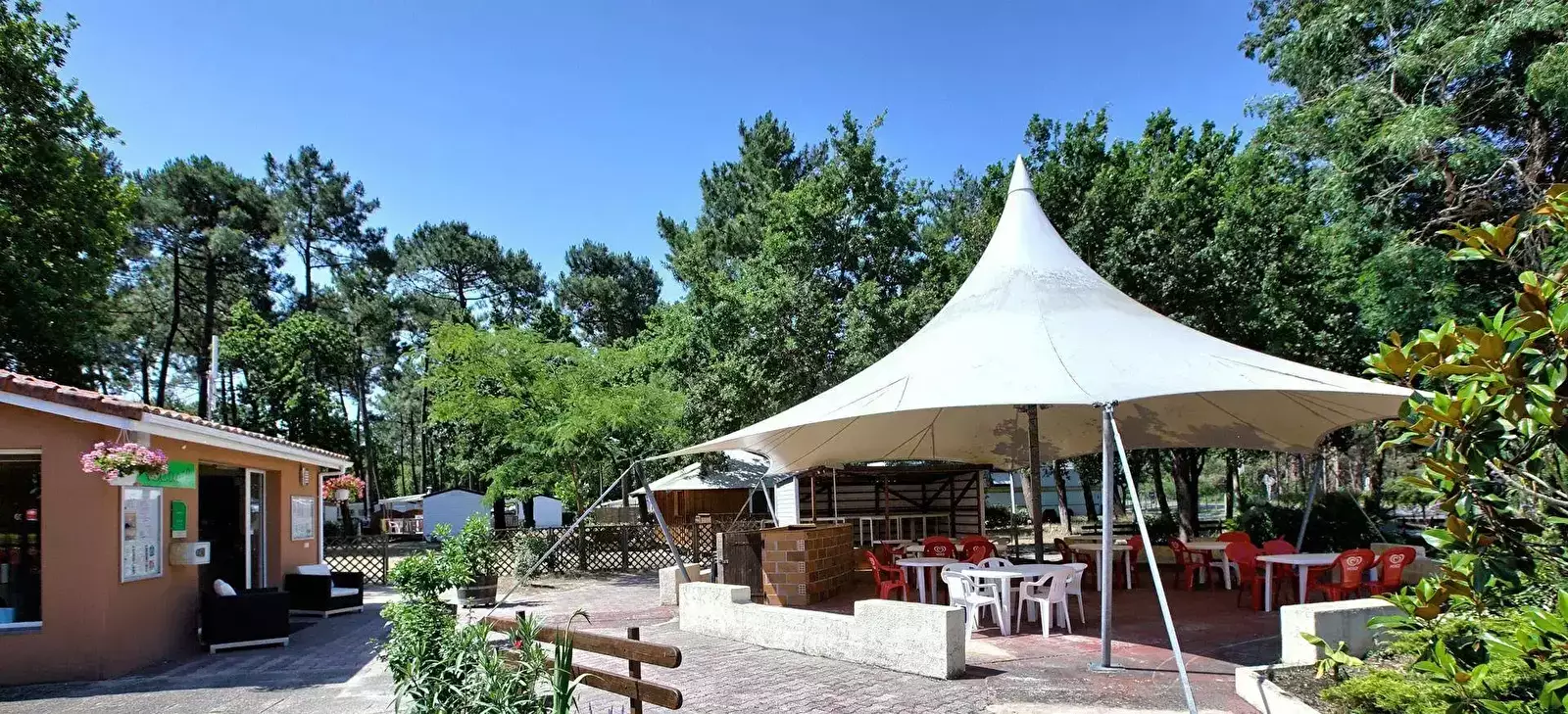 Cafe-Bar-Restaurant Camping Les Genets