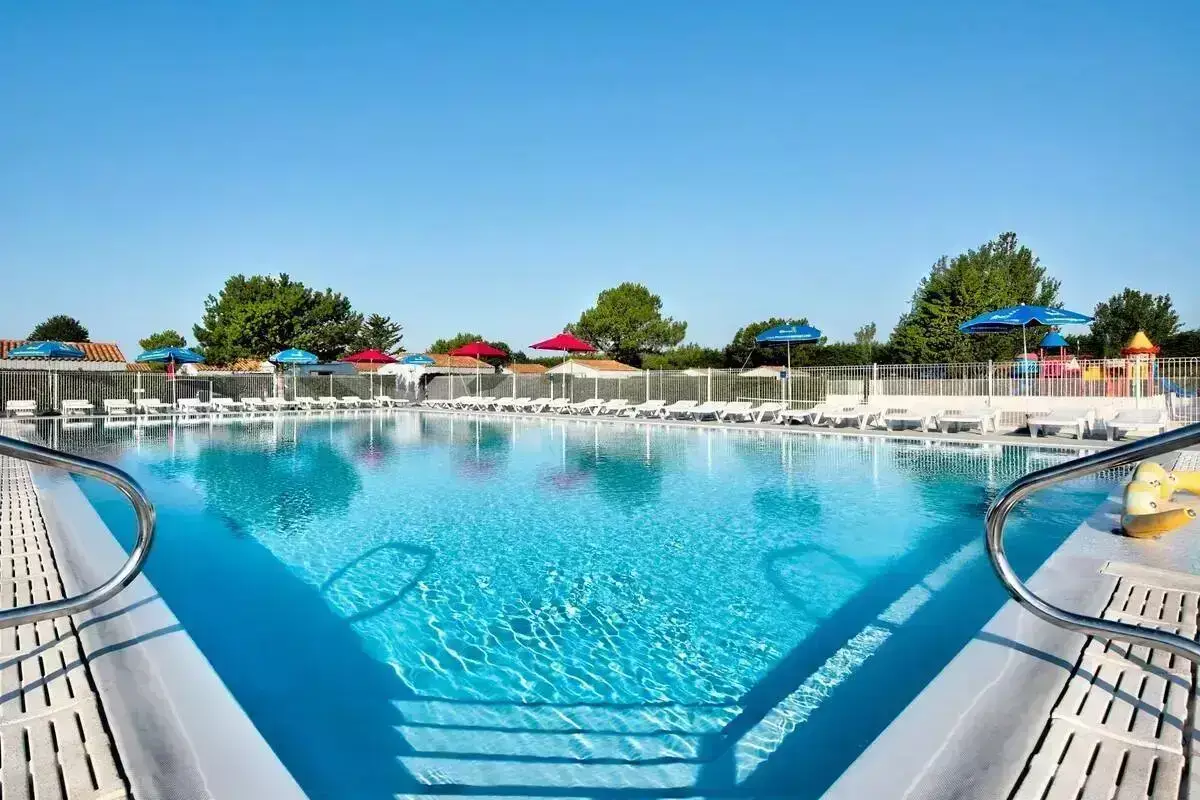 Zwembad Camping Les Ilates