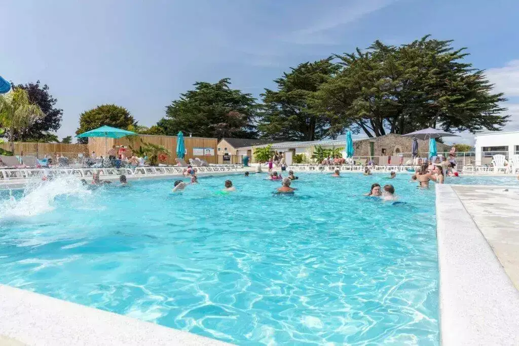 Zwembad Camping les Menhirs - Marvilla Parks