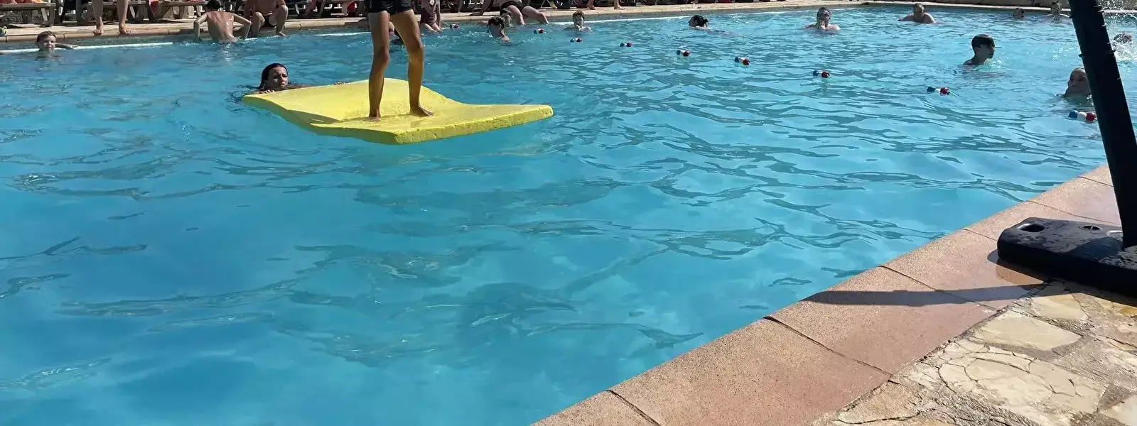 Piscina Camping Les Pinèdes