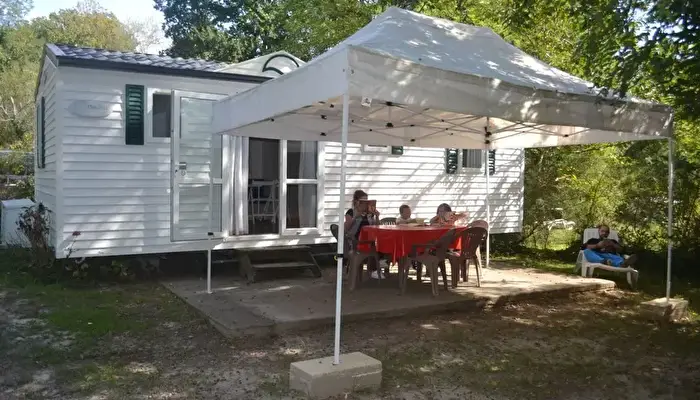 Camping Les Pins Du Soleil.