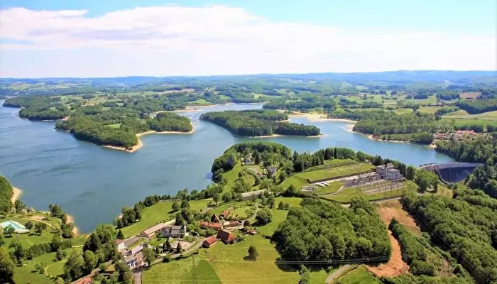 Camping Les Rives du Lac Cantalès.