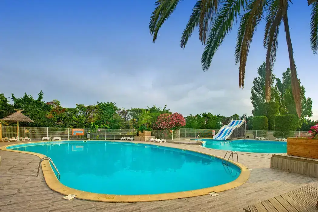 Piscina Camping Les Salins de la Gardiole - Tohapi
