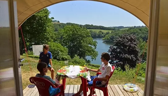 Camping Les Terrasses du Lac.