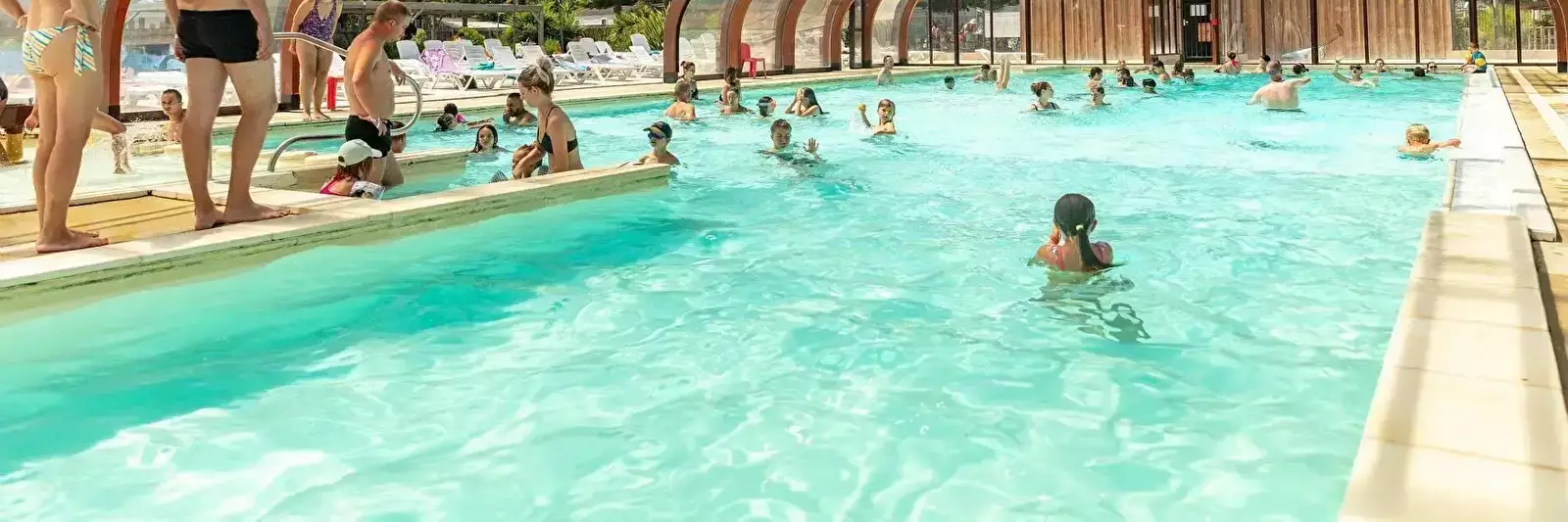 Piscina interna Camping Les Vignes - Marvilla Parks
