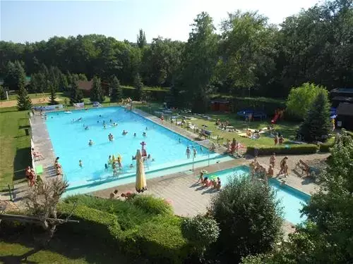 Plavecký bazén Camping Nivnická Riviéra
