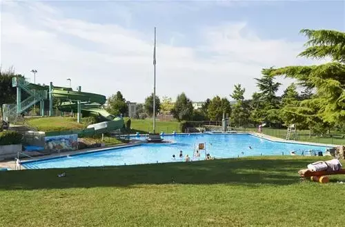 Schwimmbad Camping Orbe - Tcs