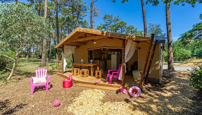 Camping Paradis des Pins - Soulac