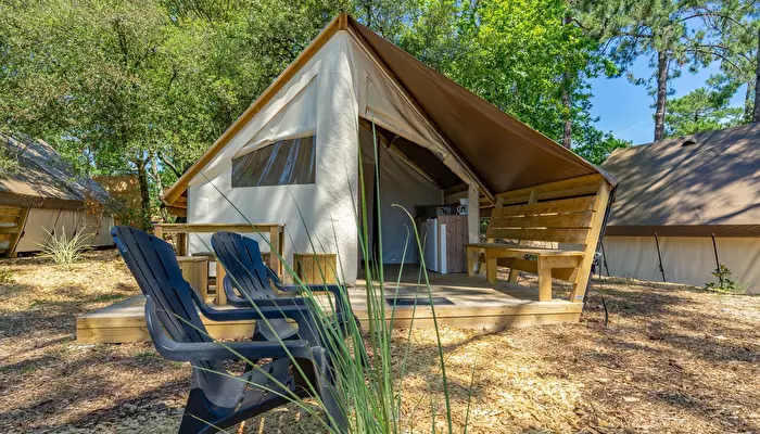 Camping Paradis des Pins - Soulac.