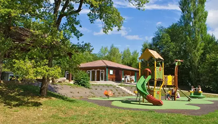 Camping Paradis les Gorges du Haut Bugey.