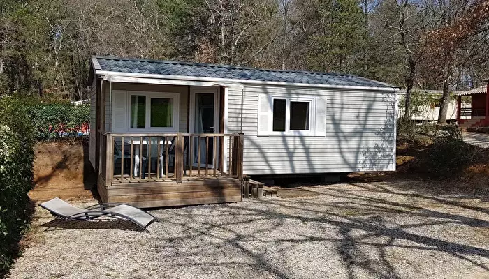 Camping Parc De Saint-Sauvayre.