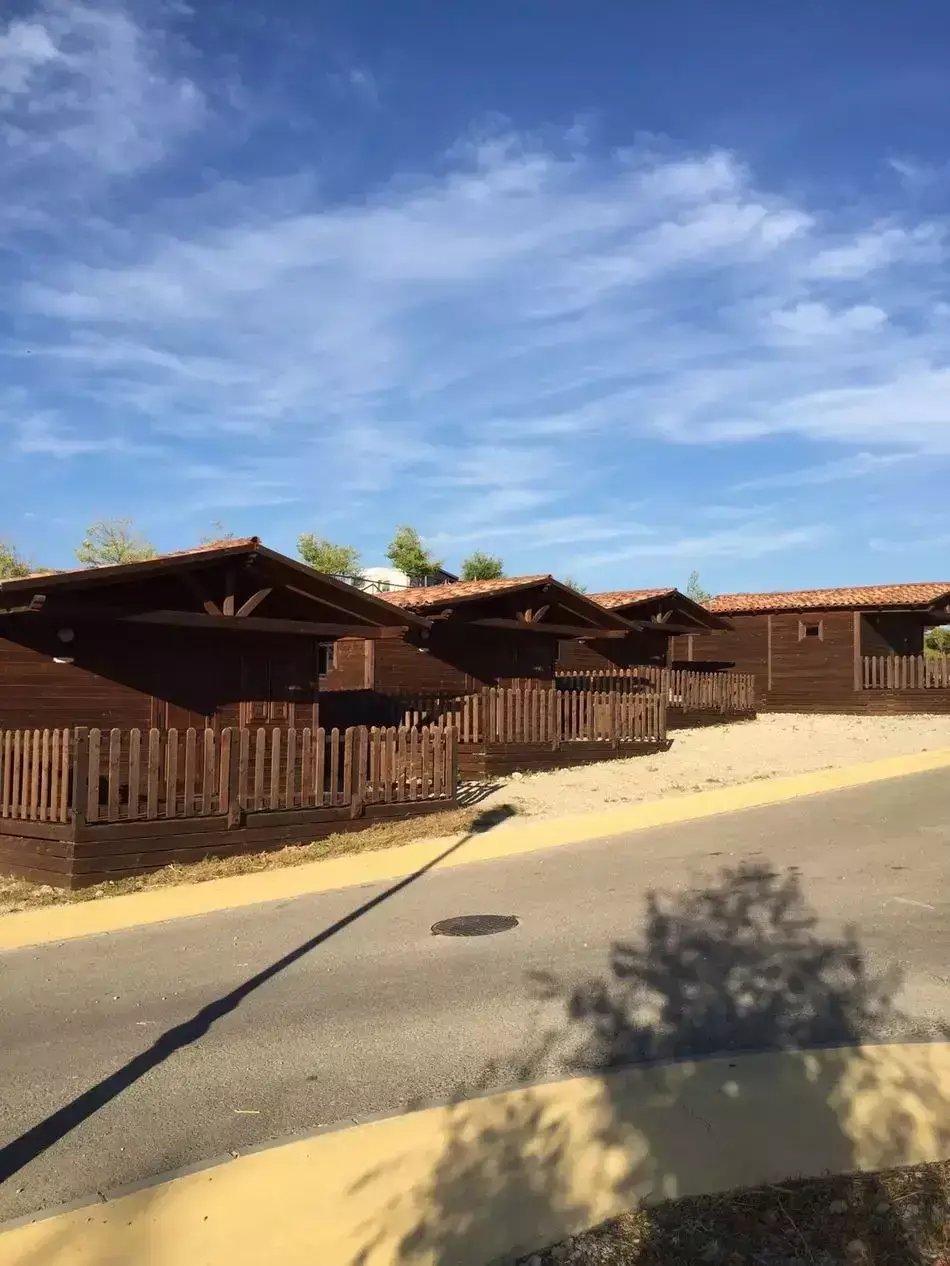 Chalet-Bungalow Camping Pueblo Blanco