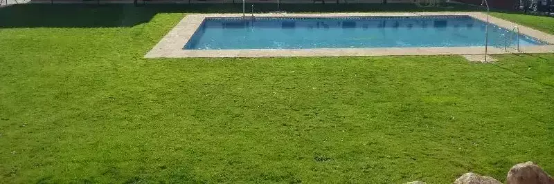Piscina Camping Pueblo Blanco