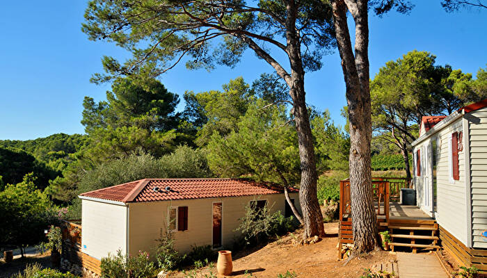 Camping Résidentiel La Pinède