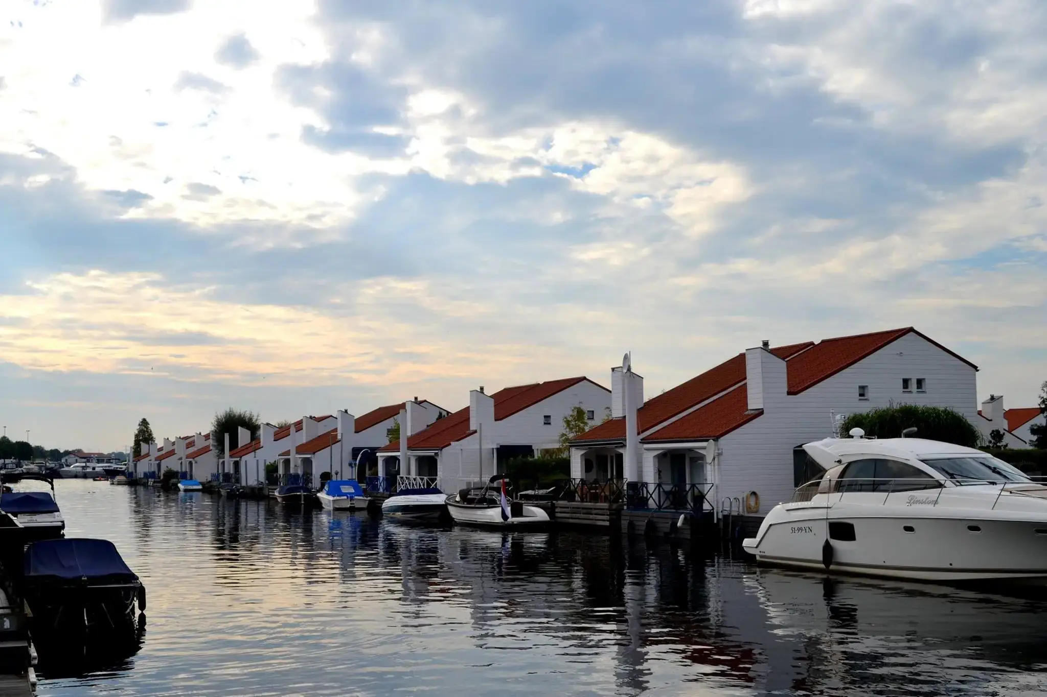 Camping Resort Marina Oolderhuuske in Roermond, Niederlande (2026) |  JetCamp.com