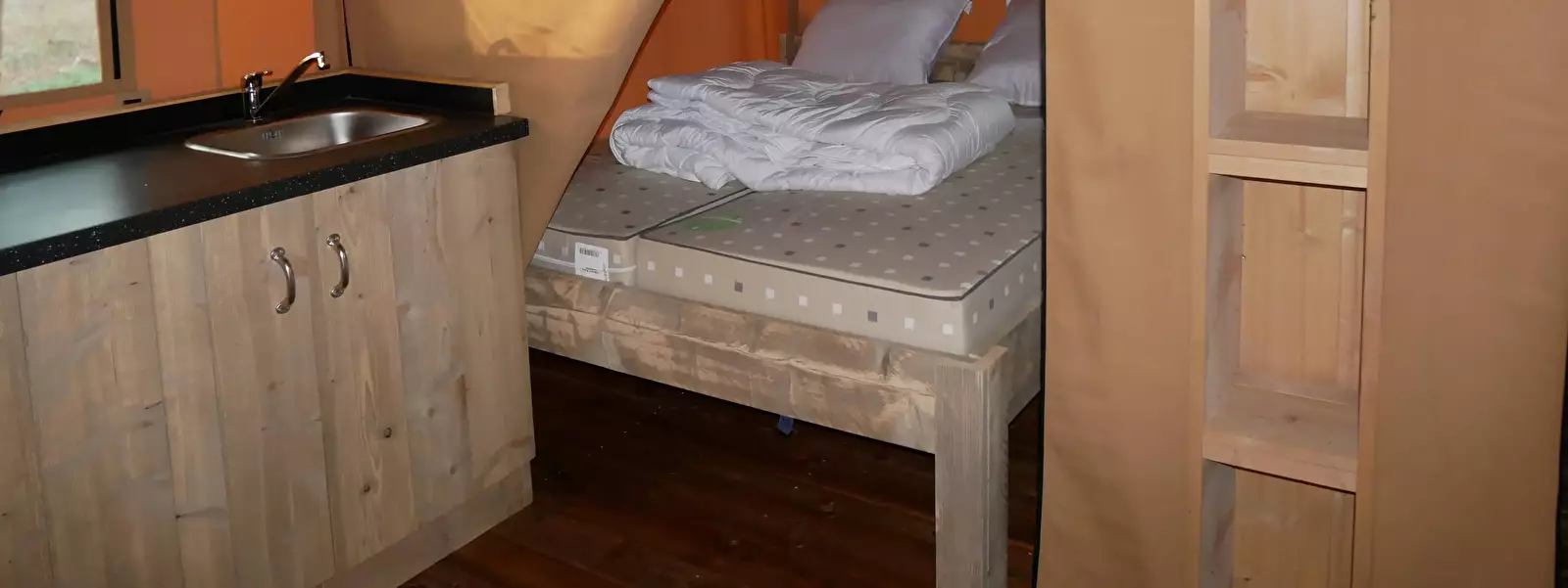 Interieur tent Camping Seasonova L'Étang des Bois