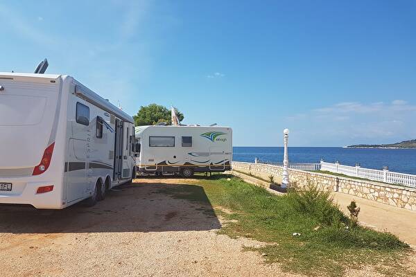 Am meer albanien camping Campingplätze Albanien