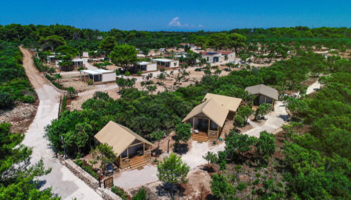 De Beste Campings In De Buurt Van Kolovare Beach Alle Campings En Alle Aanbieders Op Jetcamp Com