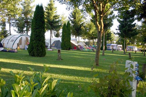 Camping Um Bierg