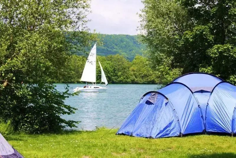 Zelt Camping und Schwimmbad am Rhein