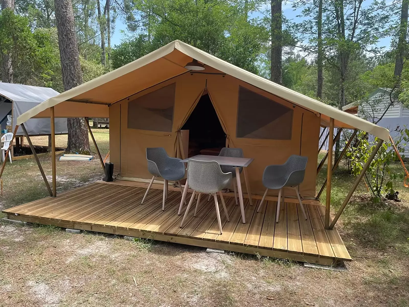 Safari stan Camping Vert Bord'eau