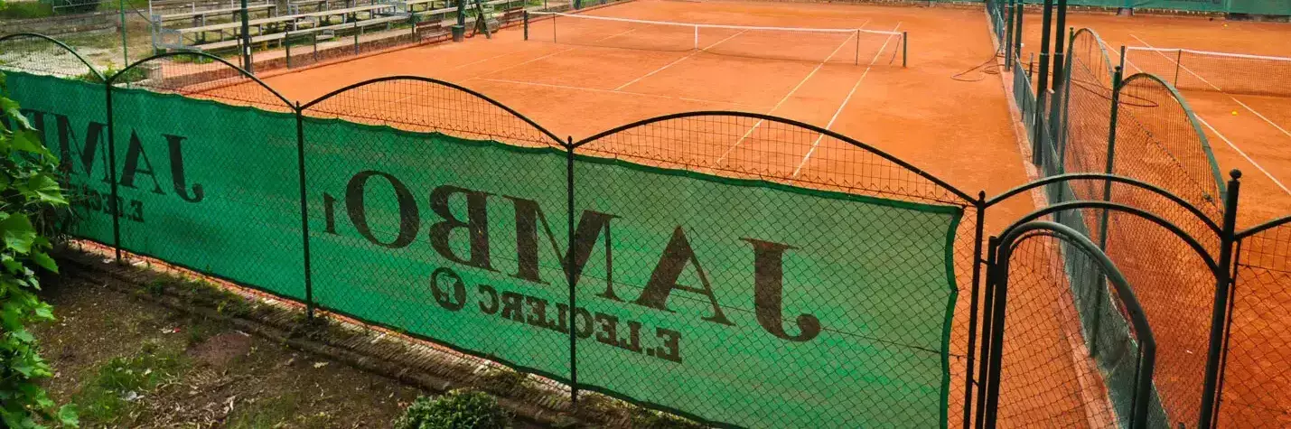 Tennis court Damiani's Resort