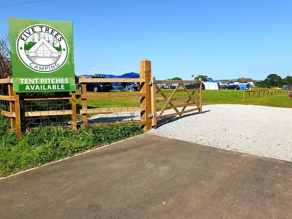 Entrance Five Trees Camping