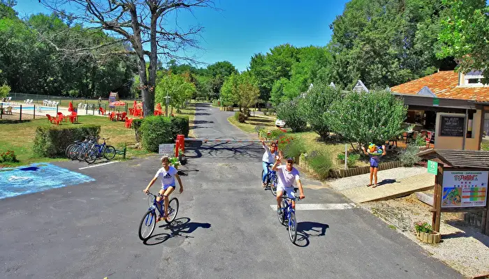 Flower Camping Le Périgord.