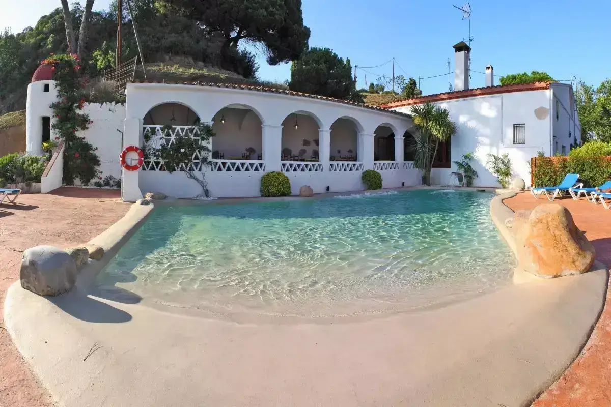 Piscina Globo Rojo Camping & Bungalows