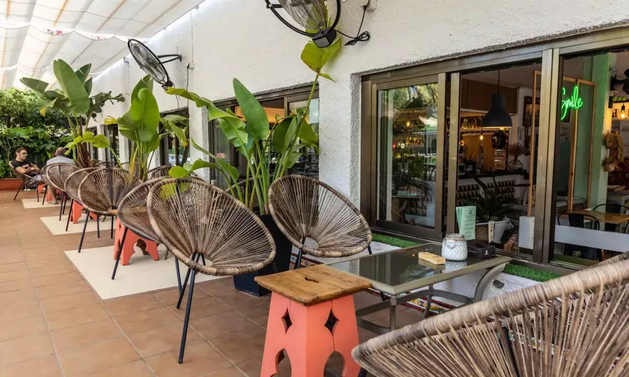 Cafe-Bar-Restaurant HolaCamp Sitges Relax