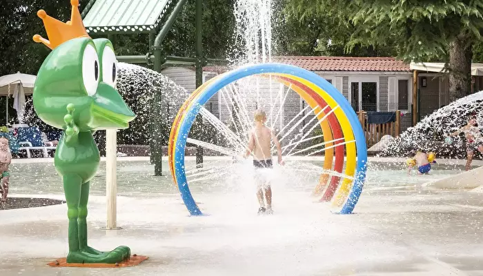 Hu Altomincio Village.